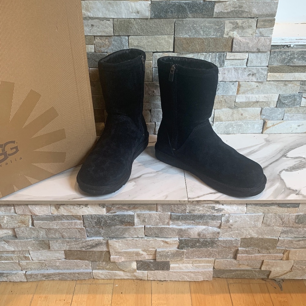 UGG Australia Black sz 8 Zip Side Roslynn style, Worn Once